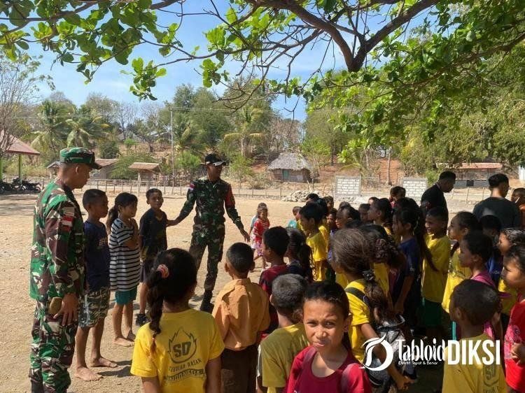 Yonarhanud 15/DBY Berikan Wasbang Dan Peraturan Baris-Berbaris Kepada Pelajar SD di Perbatasan RI