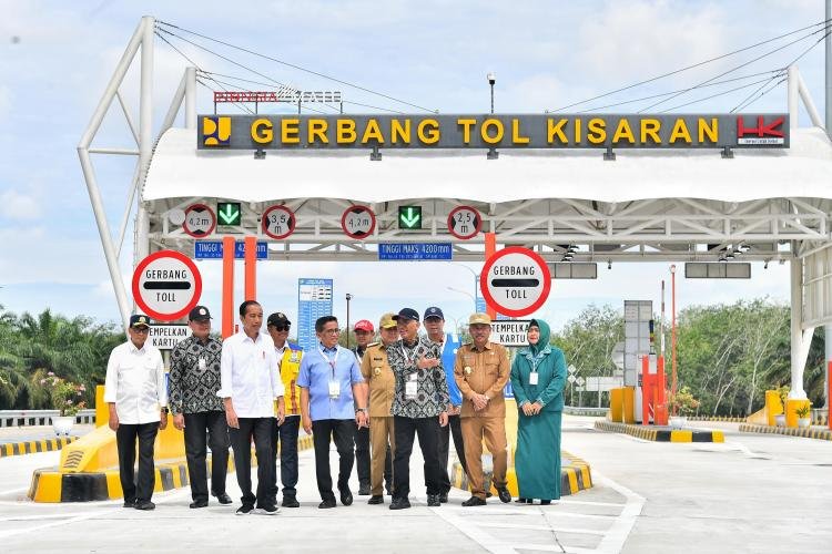 Presiden Jokowi Resmikan Dua Ruas Tol di Sumatra Utara dan Jambi