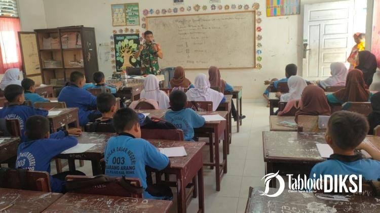 Babinsa Koramil 06/TM Ajak Anak-anak Asten Belajar Matematika Dengan Metode Gasing