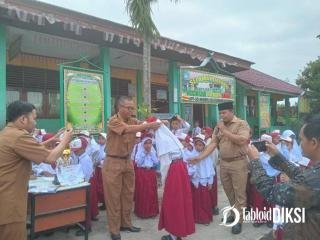 Rutin Upacara Bendera UPT SDN 028 Kubang Jaya, Kepala : Himbau Kerjasama Motivasi dan Semangat Orang Tua Untuk Peserta Didik