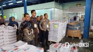 Ketua KPU Kampar dan Kapolres Tinjau Proses Pencetakan Surat Suara Pemilihan Bupati Kampar 2024