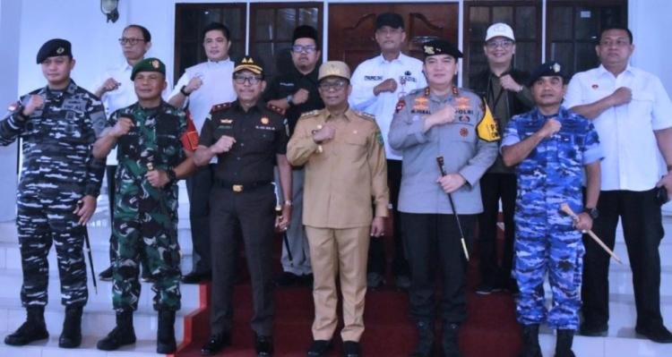 Alnofrizal Ketua Bawaslu Riau Tinjau Pilkada Serentak