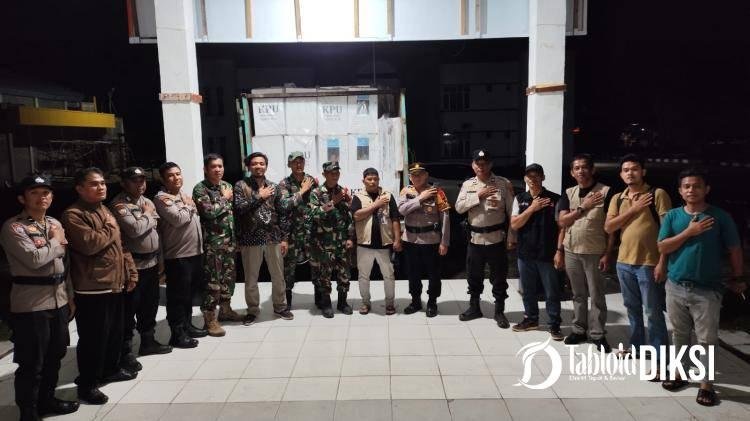 Dijaga Ketat Oleh Pesonil TNI-POLRI, PPK Kecamatan Pujud Lakukan Pergeseran Logistik Ke KPU Kabupaten Rohil