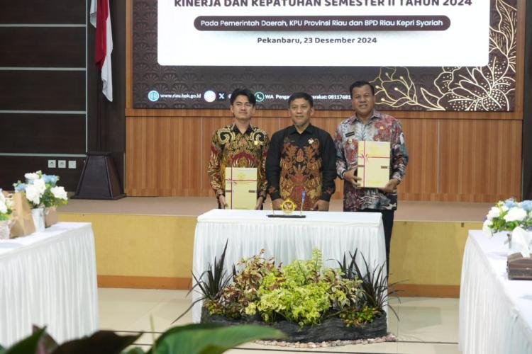 Terima LHP Dari BPK RI, Bupati Kuansing: "Karena Kesesuaian Terhadap Capaian Kinerja Secara Fisik Dan Keuangan