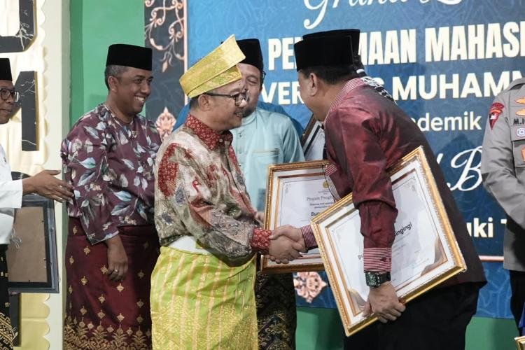 Sabet Penghargaan Mentri Pendidikan Dasar Dan Menengah RI, Suhardiman Amby Berharap Semoga Tenaga Pendidik Semakin Konsisten 