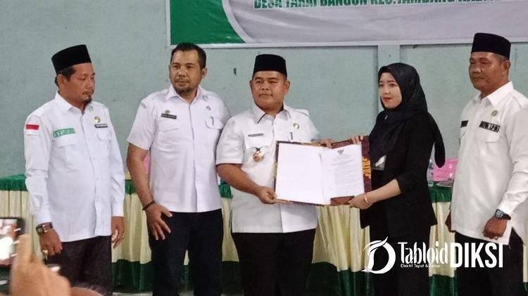 Sekdes Tarai Bangun Resmi Dilantik, Kepala Desa: Kita Harus Bekerja Bersama untuk Membangun Desa !