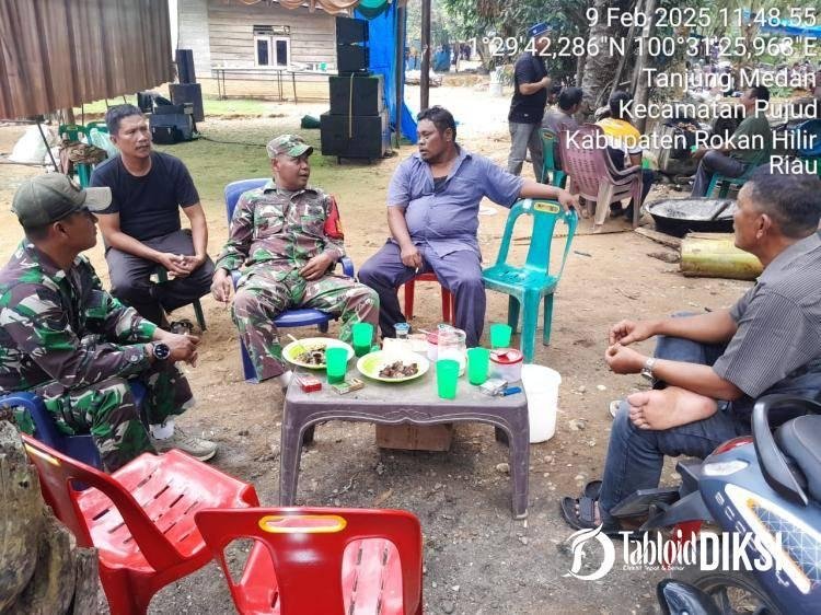 Mengetahui Perkembangan Wilayah Desa Binaan, Babinsa Koramil 0321-06/TM Laksanakan Komsos