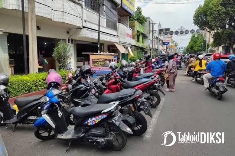 Tindak Tegas Juru Parkir Nakal, Dishub Sosialisasi Tarif Baru