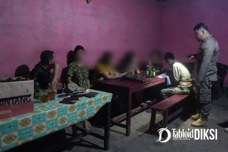 Satpol PP Razia Rutin tertibkan Cafe Remang-Remang Desa Cengar Puluhan wanita Penghibur di amankan