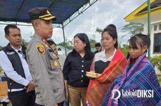 Keluarga Korban Truk Tercebur di Sungai Segati Terima Sagu Hati dari PT NWR