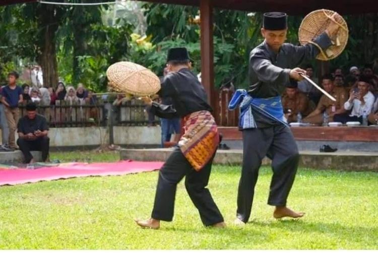 Pergelaran Silek Dan Ziarah Kubur Kembali Digekar Di Desa Pembatang, Ini Kata Ketua IKPA Pekanbaru Drs. Yunan Rauf