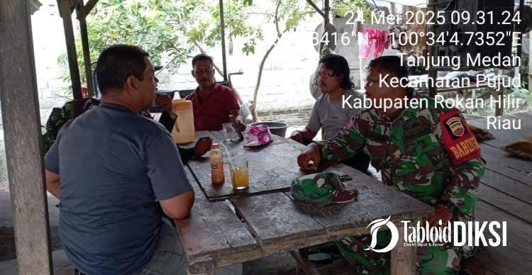 Ciptakan Kedekatan Dengan Warga,Babinsa Koramil 06/TM Kodim 0321/Rohil Laksanakan Komsos