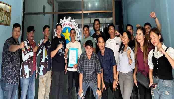 IPK Pekanbaru Serahkan SK Pengurus Sapma IPK Periode 2025-2028 ke Johan Manurung