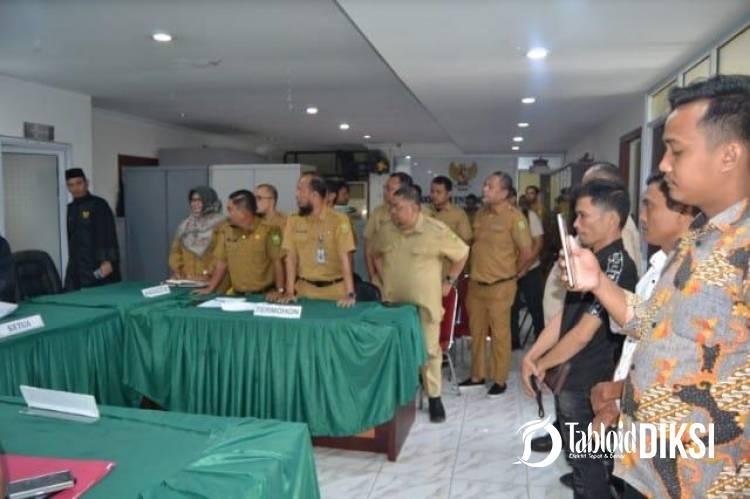 Gubernur Riau Wajib Evaluasi OPD yang Dinilai Langgar UU KIP