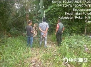 Ciptakan Wilayah Binaan Terbebas Dari Karhutla, Babinsa Koramil 06/TM Kodim 0321/Rohil Lakukan Patroli