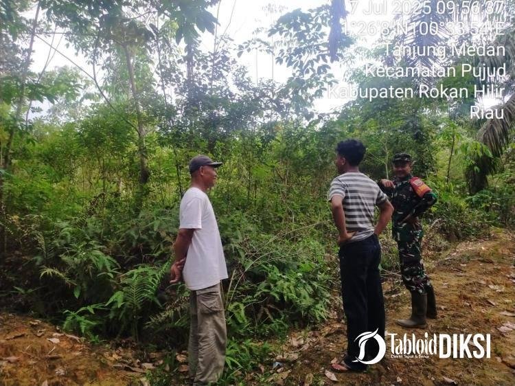 Ajak Masyarakat Untuk Tidak Membuka Lahan Dengan Cara Membakar, Babinsa Koramil 0321-06/TM Rutin Lakukan Patroli