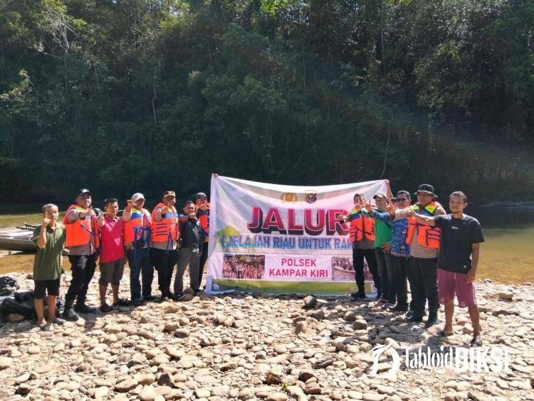 JALUR Polda Riau: Kapolsek Kampar Kiri Bagikan Sembako dan Lakukan Bakti Pendidikan di Desa Terpencil