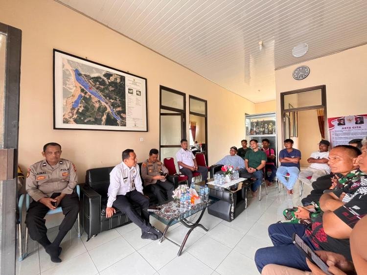 Bersama Masyarakat dan Tokoh Adat, Polsek Singingi Deklarasikan Perang terhadap Narkoba