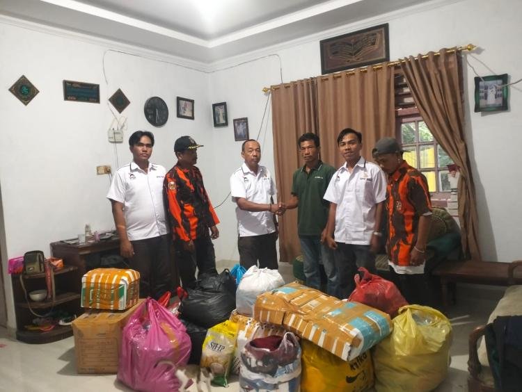 PSI Bina Widya dan Pemuda Pancasila Salurkan Bantuan untuk Korban Banjir di Tapteng