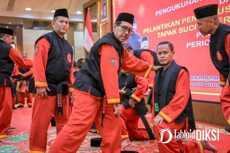 Wali Kota dan Wakil Wali Kota Pekanbaru Dikukuhkan sebagai Pendekar Kehormatan Tapak Suci