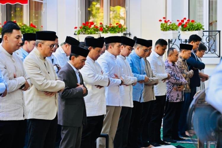 Prabowo Salat Iduladha Bersama WNI dan Diaspora di Paris