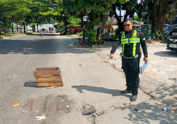 Diduga Salip Truk Tangki dari Kiri, Pengendara Motor Tewas di Jalan Soekarno Hatta Pekanbaru
