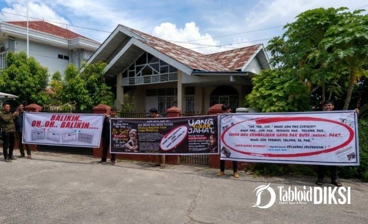 Aksi Tagih Utang Sambil Joget Hebohkan Pekanbaru, Rumah Keluarga Selebgram di Bukit Raya