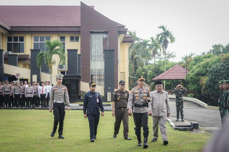 Kapolres Kuansing Pimpin Apel Gelar Pasukan Pengamanan MTQ XLIV Provinsi Riau dan Pacu Jalur Rayon II Tahun 2026