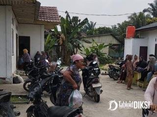 Warga Antusias Terima Bantuan PKH, Sebagian Keluhkan Belum Terdaftar Sebagai Penerima