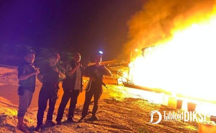 Polres Kampar Gerebek PETI di Gunung Sahilan, Dua Penambang Ditangkap dan 12 Rakit Ilegal Dimusnahkan