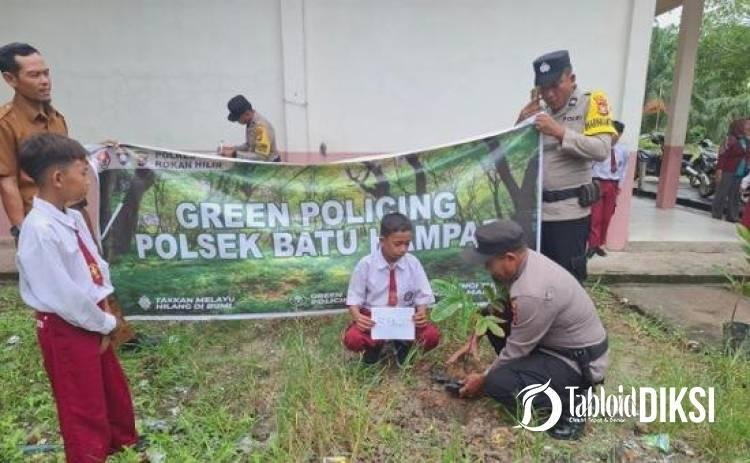 Polsek Batu Hampar Tanamkan Kepedulian Lingkungan Sejak Dini Lewat Aksi Tanam Pohon