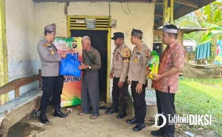 Jumat Berkah Polsek Tapung Sentuh Hati, Lansia Hidup Sebatang Kara Terima Bantuan Sembako