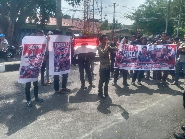 Unras di Polda Riau, LSM Abdi Lestari Minta Bongkar Pelaku Narkoba, Galian C dan CPO Ilegal