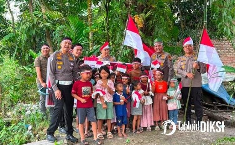 TIM Ekspedisi Merah Putih Presisi Polda Riau Tembus Pedalaman Talang Mamak