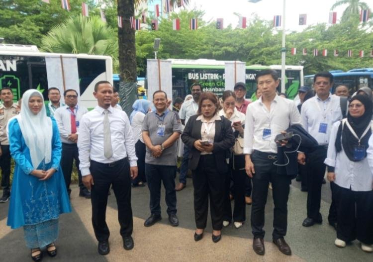 Delegasi IMT-GT Tinjau Inovasi Waste Station, di RTH Putri Kaca Mayang