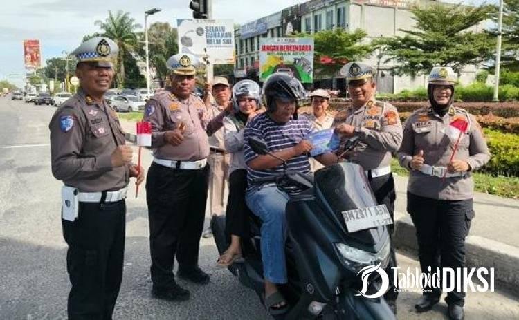 Jelang HUT ke-81 RI, Ditlantas Polda Riau Turun ke Jalan Kibarkan Semangat Nasionalisme