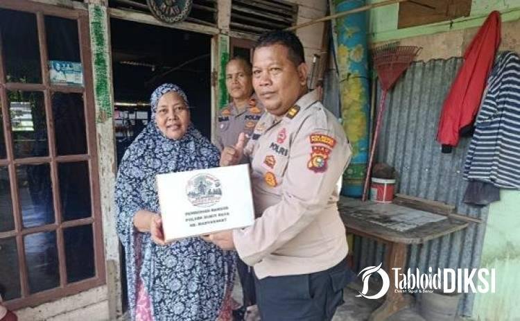 Polsek Bukit Raya Tebar Kepedulian, Enam Keluarga Kurang Mampu Terima Bansos Sambut HUT RI ke-81