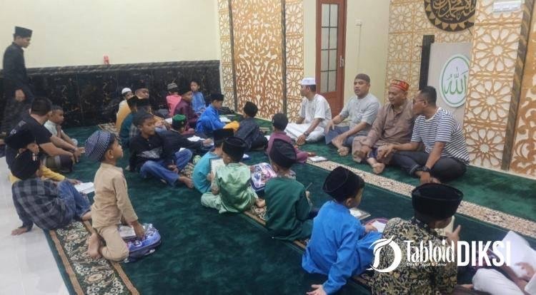 Tak Cuma Jaga Kamtibmas, Polsek Binawidya Galakkan Anak-anak Mengaji Tiap Malam Minggu