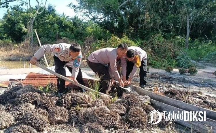 Polsek Batu Hampar Jalankan Program ASRI, Turun Tangan Bersihkan Mako