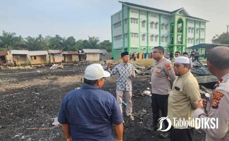 Asrama Ponpes di Kampar Ludes Terbakar Saat Santri Salat Isya, Kapolres Turun Tangan
