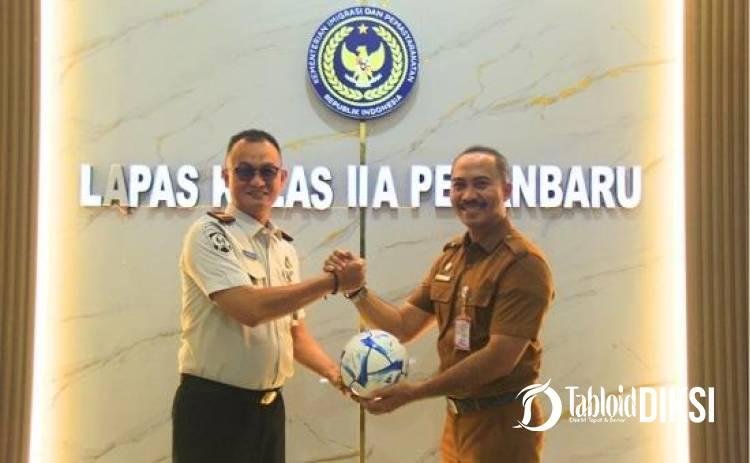 Jelang HUT RI ke-81, Lapas Pekanbaru Dapat Hibah Bola dari Dispora