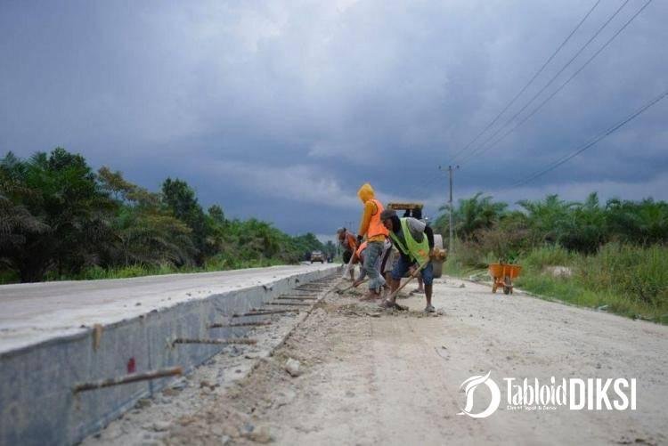 Pemprov Riau Kucurkan Rp97,7 Miliar untuk Perkuat Jalan Mahato-Simpang Manggala