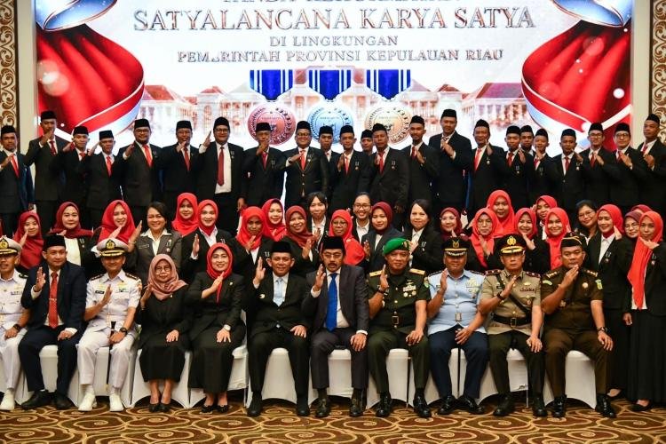 610 PNS Kepri Raih Satyalancana Karya Satya dari Gubernur