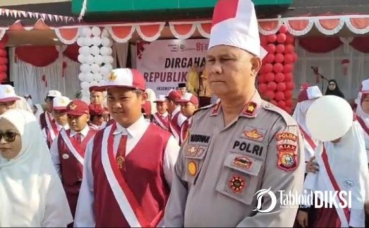 Bikin Haru! Siswa SD Serahkan Komputer Rakitan ke Polisi, Bukti Cinta Polri Sejak Dini