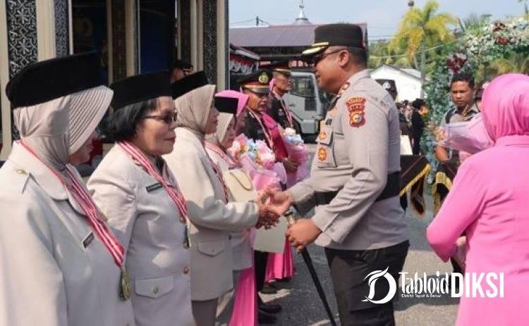 Medali dan Pedang Pora Jadi Penanda Akhir Dinas 7 Personel Polres Kampar