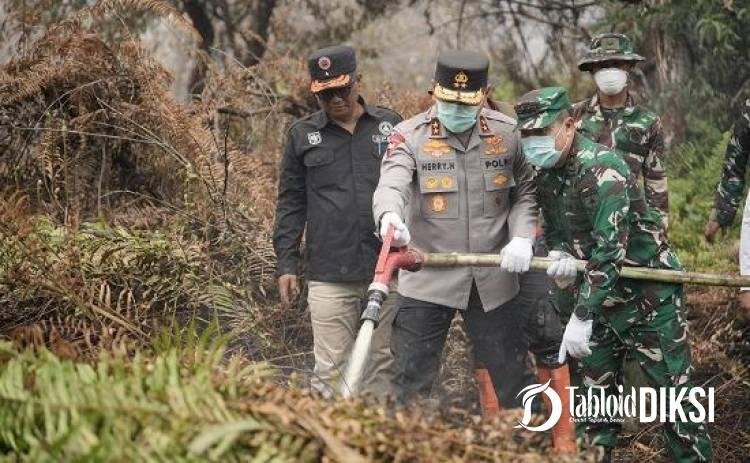 Api Karhutla Mengamuk di Pelalawan, Kapolda-Pangdam Turun Langsung ke Titik Api