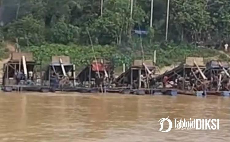 Ironi di Tengah Pacu Jalur: Puluhan Ponton Kembali Nongol di Sungai Kuantan