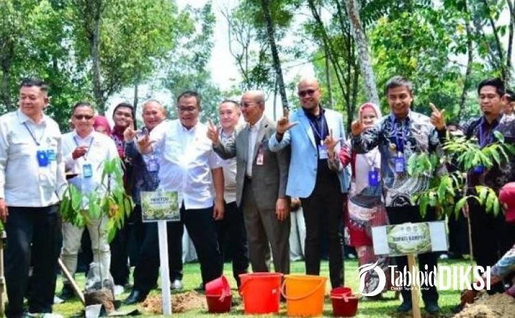 Menteri LH Kunjungi Kampar, Bupati Dorong Sinergi Pusat Atasi Karhutla dan Pelestarian Lingkungan