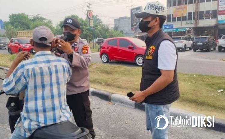 Polsek Payung Sekaki Tak Tunggu Asap Menebal, 300 Masker Disalurkan ke Warga