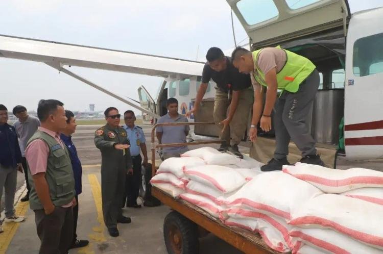 Atasi Kabut Asap Karhutla, OMC Riau Semai 3 Ton Garam